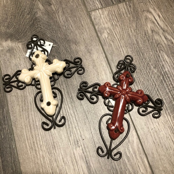 NWT 2 metal crosses - red and white